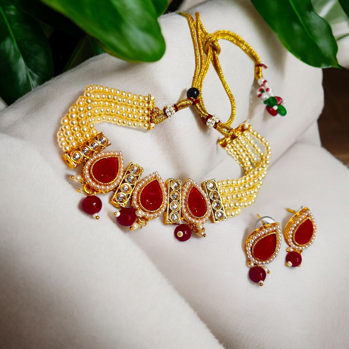 Traditional Stone Pearl Choker Necklace